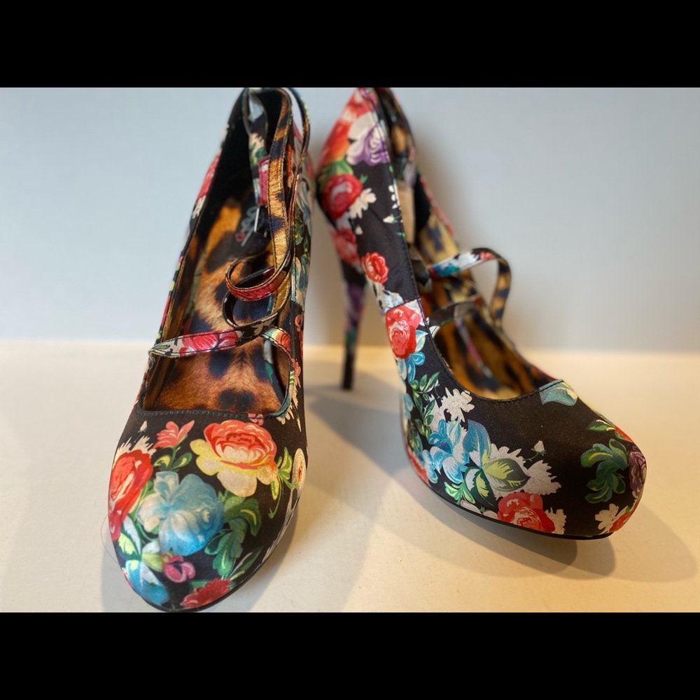 NWOT IRON FIST HEELS (fits like a size 10)